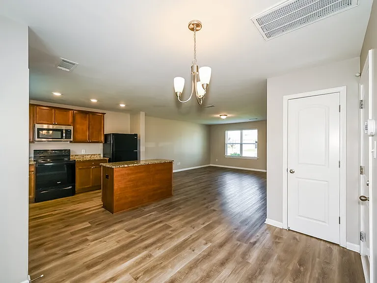 3735 Burdette Way — Photo 6
