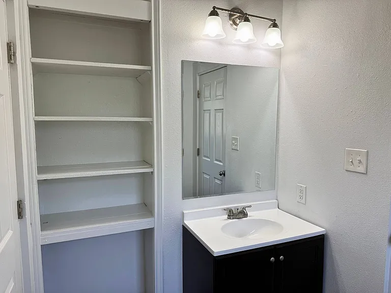 2137 Avenue J — Photo 18