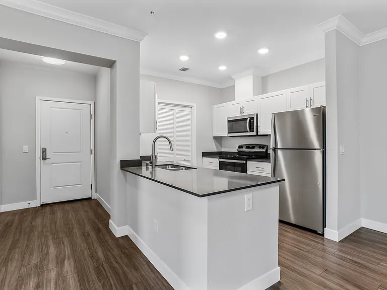 Tesoro Apartments — Photo 50