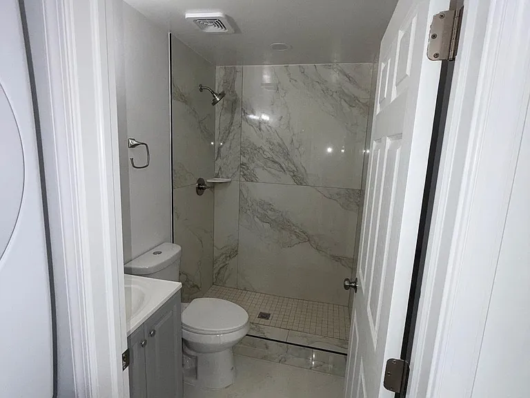 608 Chaplin St SE — Photo 14