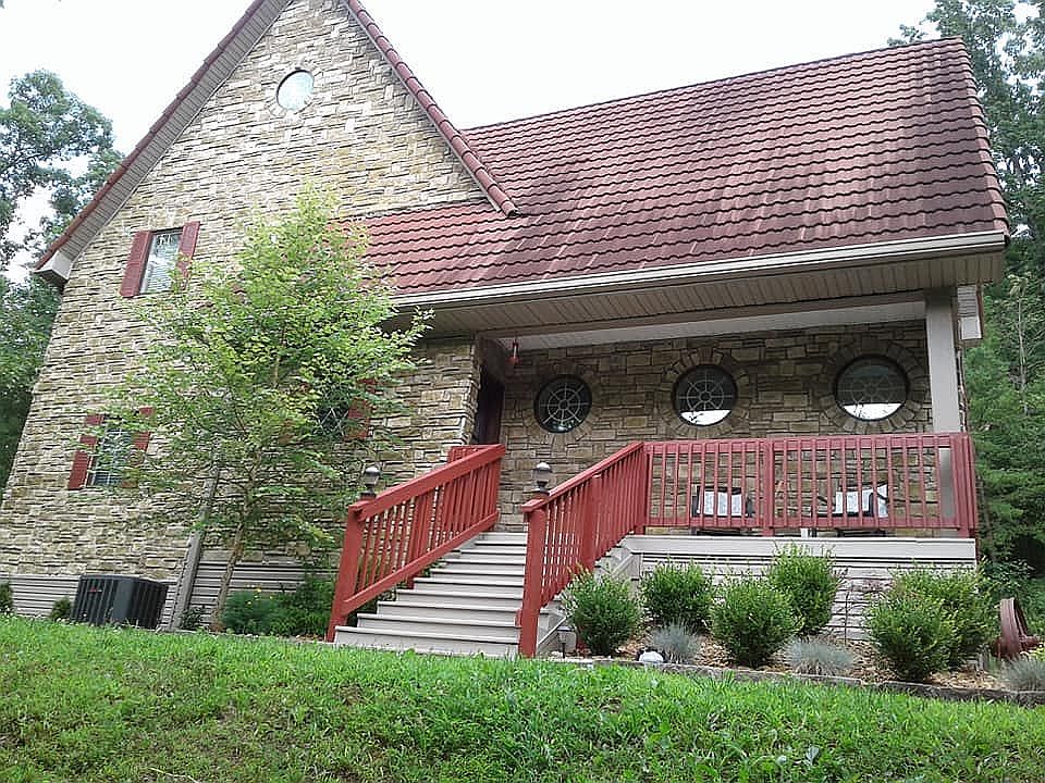2nd image of 345 Bell Hollow Rd