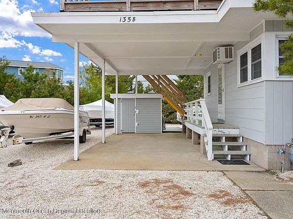 2nd image of 135B Long Beach Blvd
