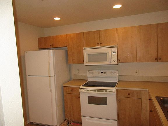 3rd image of 1328 SE 8th Ave APT 203
