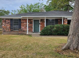130 Talisman St, Lake Jackson, TX 77566
