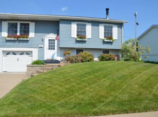 2610 Dove St, Dubuque, IA 52002