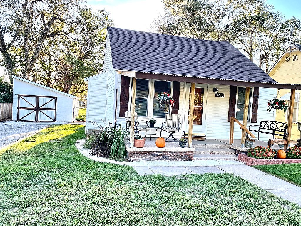 1210 N Forrest St, Hutchinson, KS 67501 Zillow