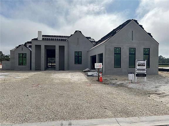 3rd image of 944 Chimney Rock RD