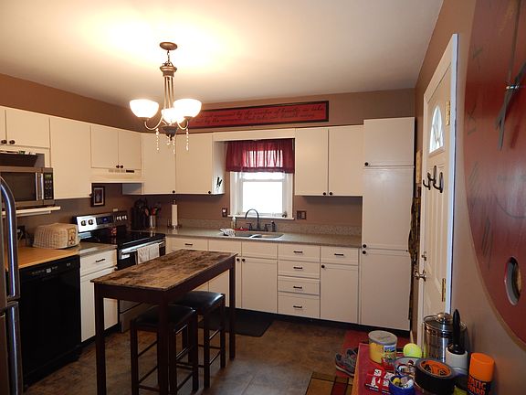 2nd image of 908 Blaine Ave