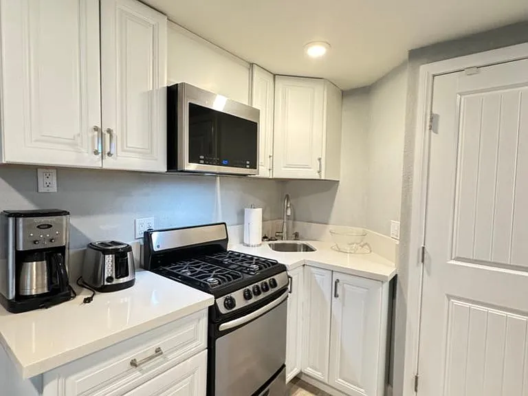 821 W Olive St #C — Photo 5