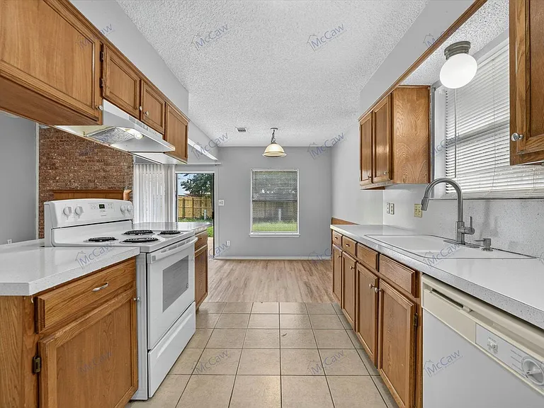 2913 Green Ridge St — Photo 11
