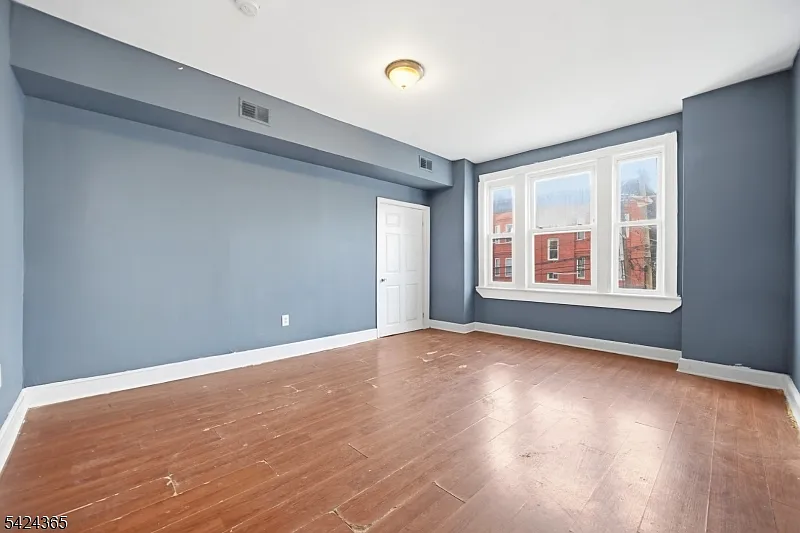 4 bed, 2.0 bath, 800 sqft, $2,950 — Photo 4