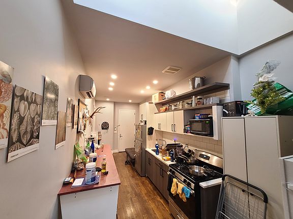 5th image of 1084 Bedford Ave #Gd