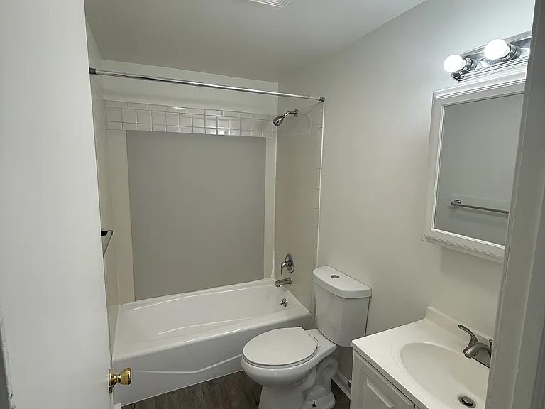 832 Atlantic St #4A — Photo 2