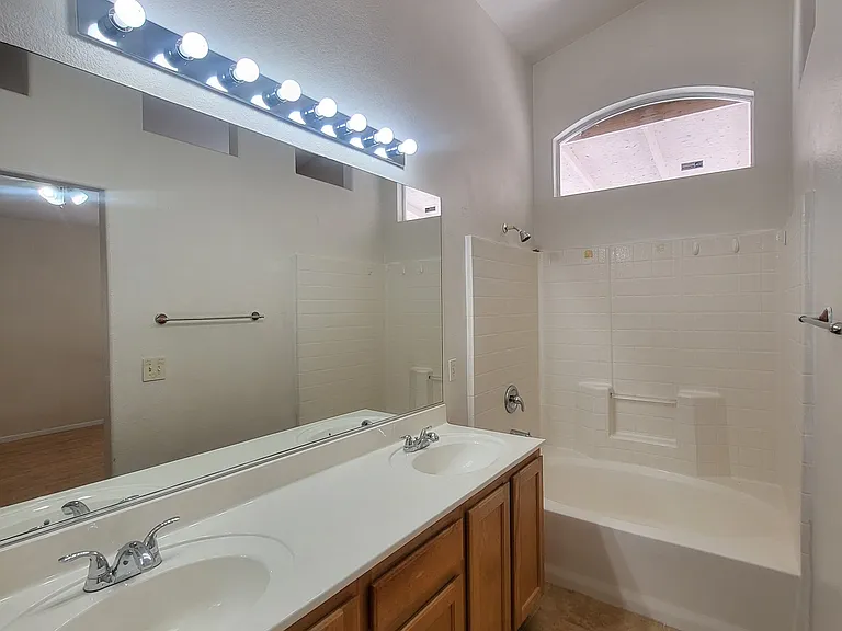 4523 Sparwood Dr — Photo 13