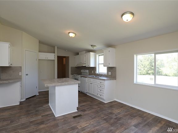 5th image of 128 Carlisle Ln