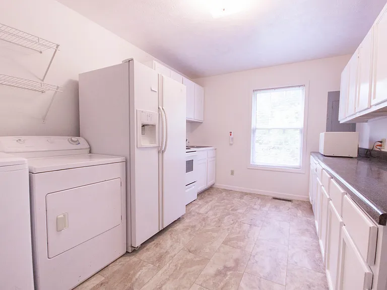 140 W 14th St #4 — Photo 4