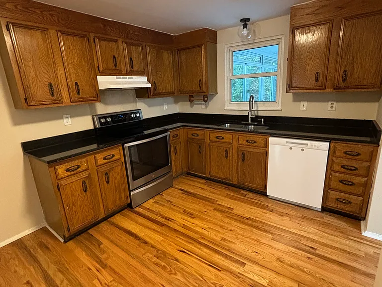 1603 Van Dyke Dr — Photo 8