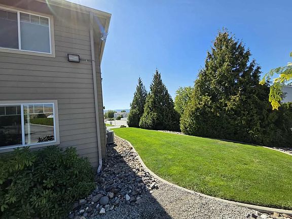2nd image of 36 Beacon Dr Unit C
