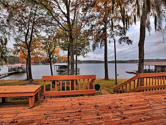3rd image of 325 Lakeview