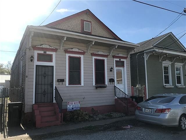 1st image of 216 N Pierce St