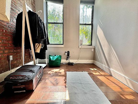 5th image of 204 Starr St APT 3R