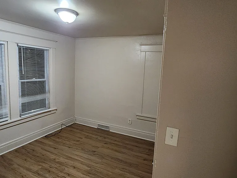 204 Winspear Ave #2 — Photo 13