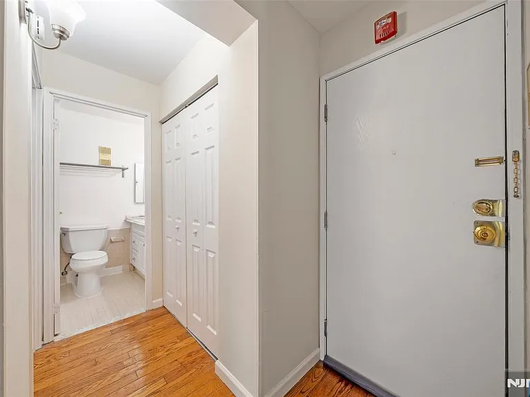 333 Grand Ave — Photo 8