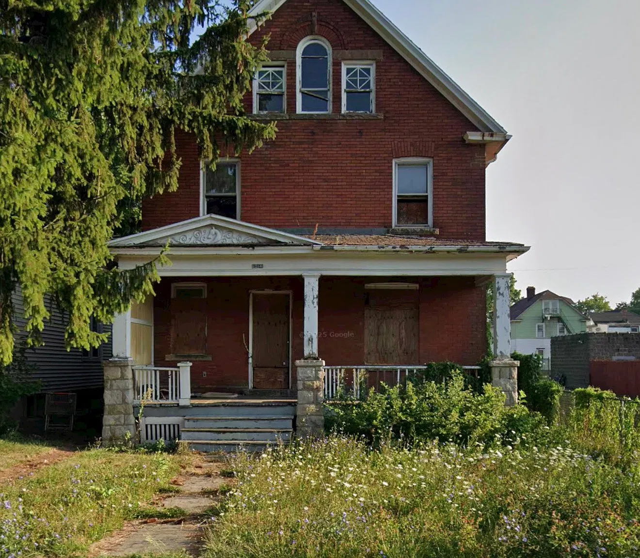 1514 Whitney Ave — Photo 1