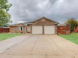 3301 Misty Valley Dr, Fort Worth, TX 76123
