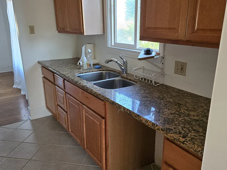 2622 Thomas St — Photo 17