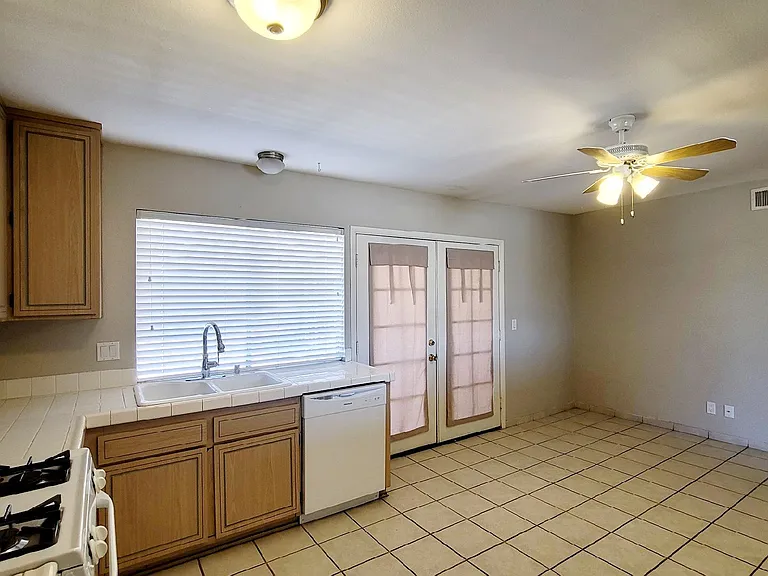 7123 Clearwater Ave — Photo 5