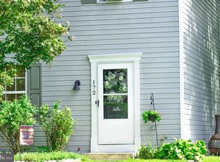 172 Stonehouse Ln, Columbia, PA 17512