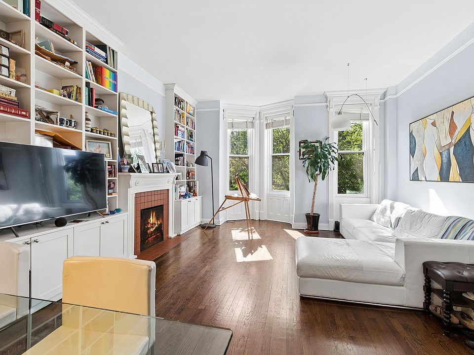 1st image of 64 7th Ave APT 3H