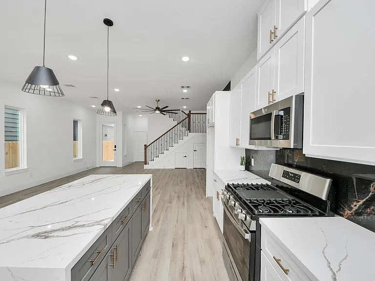 3524 Rebecca St — Photo 16