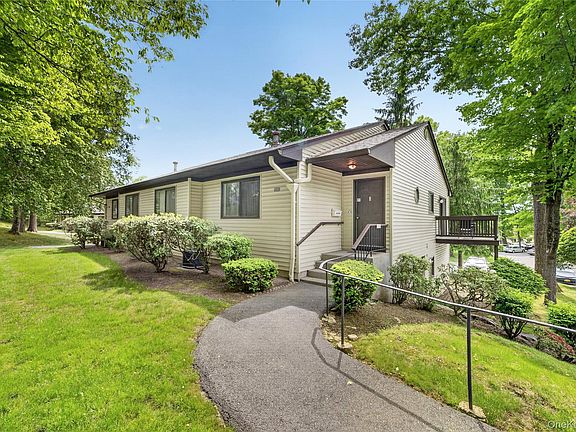 2nd image of 128D Columbia Court #D