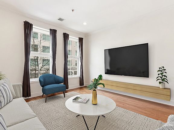 4th image of 61 Grand St APT 2L