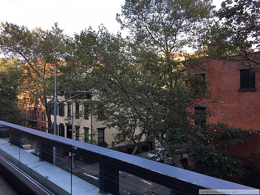 Rented by LL Real Estate Services | media 10