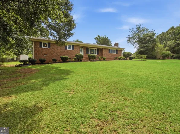 520 Springdale Dr, Royston, GA 30662