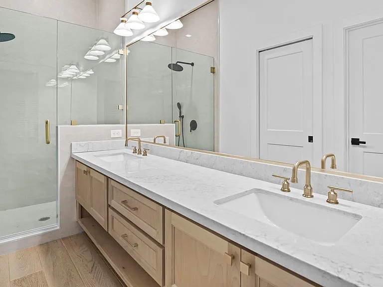 645 Esplanade Ct — Photo 9