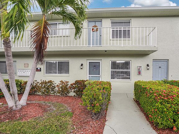 3rd image of 905 SW 48th Ter APT 203