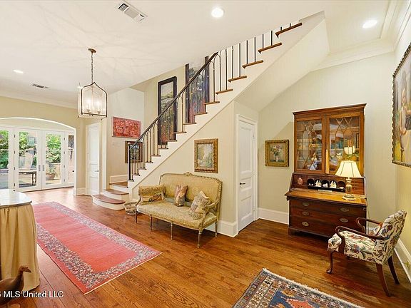 5th image of 146 Ridge Dr