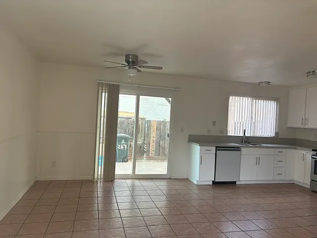 3 bed, 2.5 bath, 1338 sqft, $2,995 — Photo 2