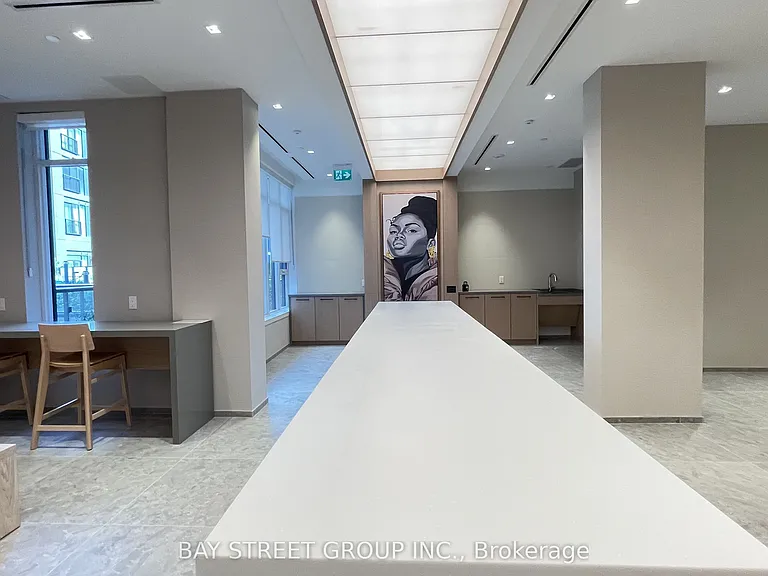 10 Oak St #902 — Photo 31