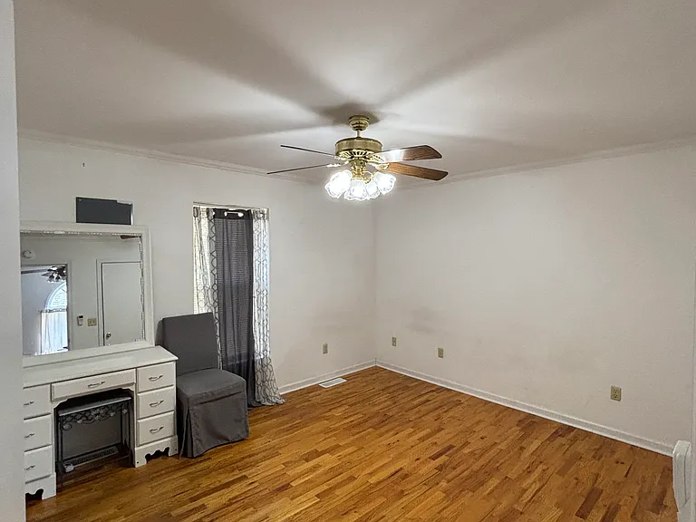 412 Oak Ave Apt 2 Photo 2_07072025