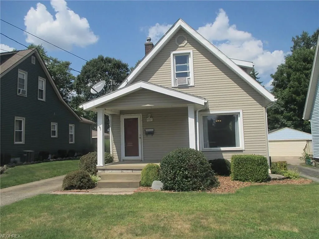 457 Maplewood Ave photo 1