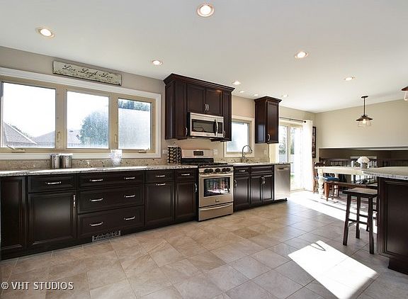 4th image of 9209 Bedford Ln