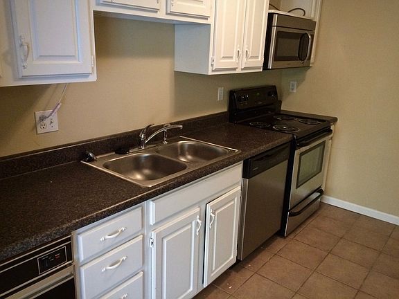 5th image of 1952 Waterfront Dr N APT D