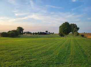 57 N 33rd Rd, Peru, IL 61354