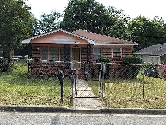 2370 Mason St photo 1
