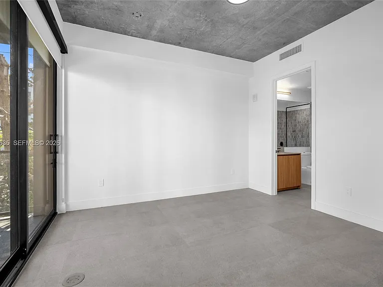 91 NW 27th St #101 — Photo 9